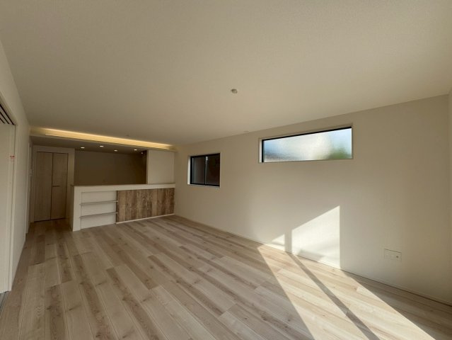 ーFor.M Iーフォルムー小倉南区中曽根5丁目2期　【小倉南区　新築戸建て】の居間・リビング|LDK全体が明るく開放的な空間♪　【小倉南区　新築戸建て】