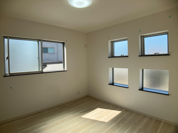 岡崎市柱曙2丁目の洋室