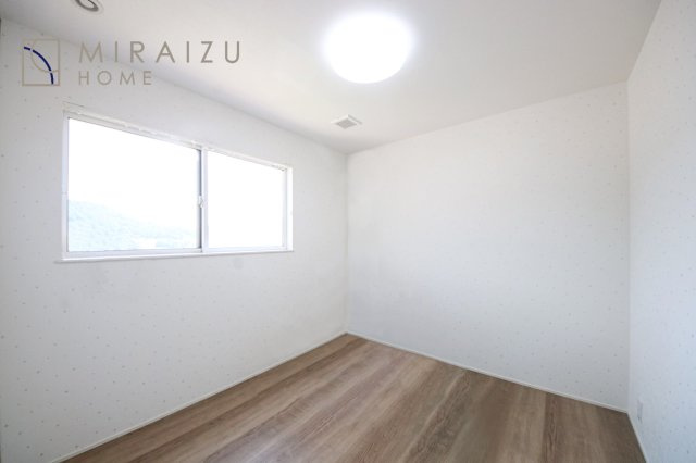 【子供部屋】 | お子様のお部屋にも主寝室にも使えますね。窓採光もばっちり、空気の入れ替えもOK！自分のお部屋を持ちたいお子様の夢を叶えます！

