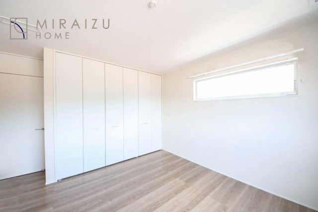 【収納】 | 収納力も自慢です。お洋服がお好きなお客様も多いですよね、衣替えをしなくてもお洋服をしまっておけそうなくらいの広さですね！
