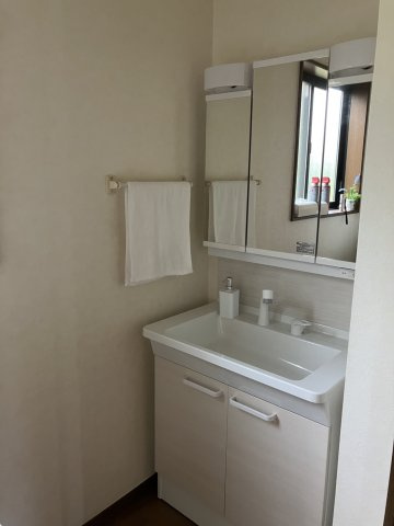 広沢３丁目中古戸建の独立洗面台