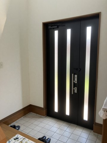 広沢３丁目中古戸建の玄関