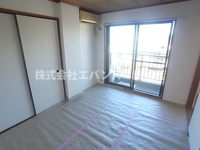 【寝室】 | 亀ヶ岡ロイヤルハイム | 落ち着いて過ごせるお部屋なので、寝室にいかがでしょうか