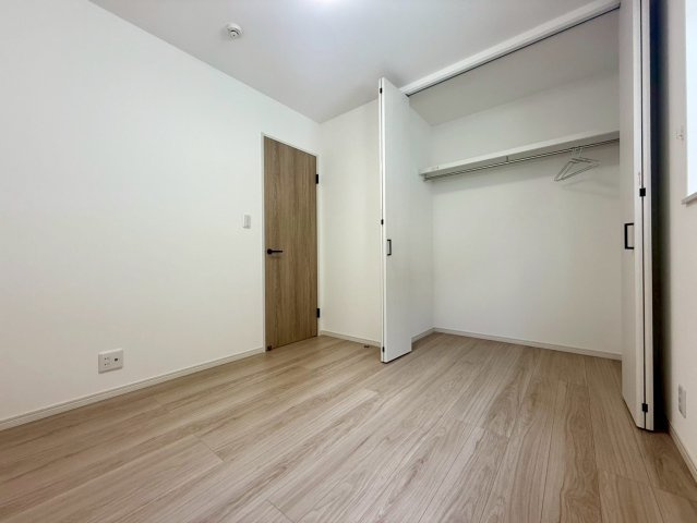 高知市高須3丁目　新築戸建ての洋室