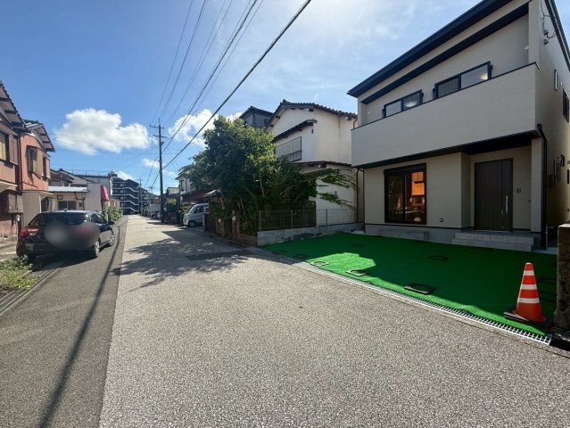 高知市高須3丁目　新築戸建ての前面道路含む現地写真