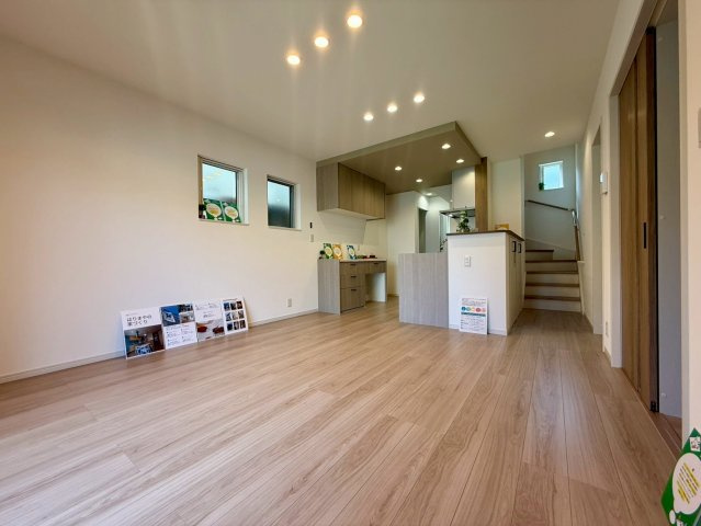 高知市高須3丁目　新築戸建ての居間・リビング