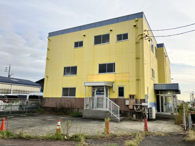 西之島５７－１事務所の駐車場