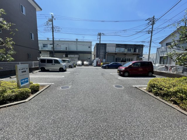 エスポワール参番館の駐車場