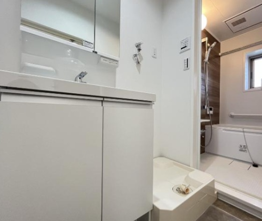 立川羽衣町住宅2号棟の独立洗面台|独立洗面台で身支度をすべて済ませてしまいましょう