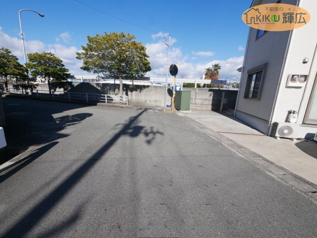 姫路市白浜町宇佐崎中1丁目　中古戸建の前面道路含む現地写真