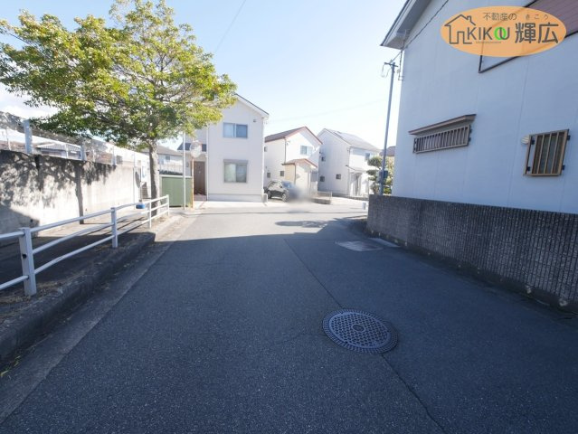 姫路市白浜町宇佐崎中1丁目　中古戸建の前面道路含む現地写真