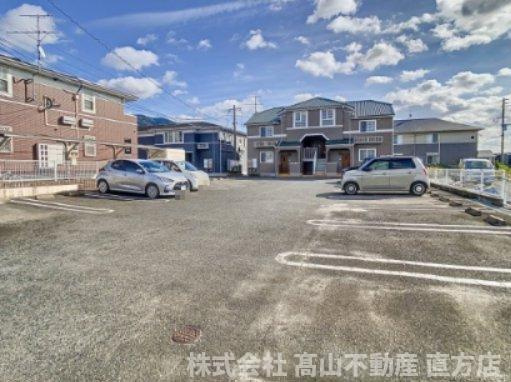 北九州市八幡西区馬場山のアパートの駐車場