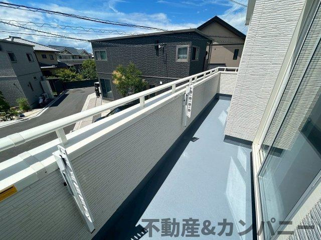 ハートフルタウン北黒田　伊予郡松前町北黒田新築分譲住宅1号棟(全2棟)　のバルコニー|広々としたバルコニーです