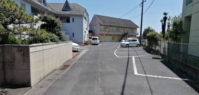 ハイネスシブヤの駐車場