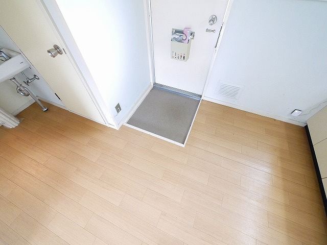 サンハイツ富雄B棟の玄関