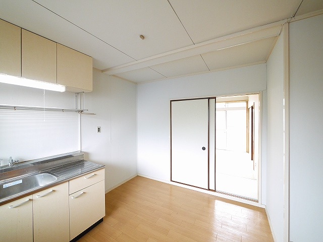 サンハイツ富雄B棟の居間・リビング