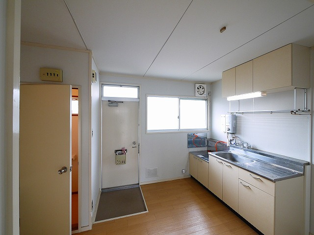 サンハイツ富雄B棟の居間・リビング