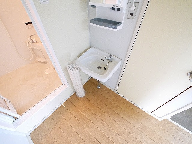 サンハイツ富雄B棟の独立洗面台