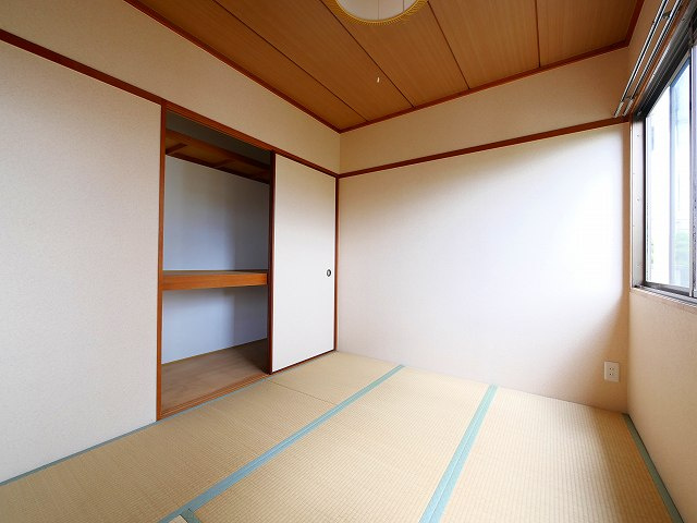 サニーハイム富雄の和室