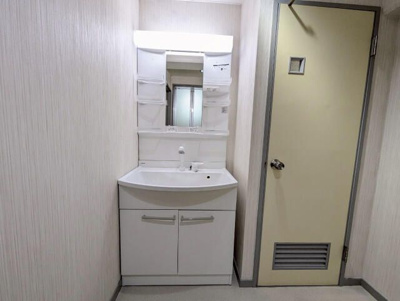 【洗面所】 | ニューライトマンション | 忙しい朝には欠かせない洗面所です