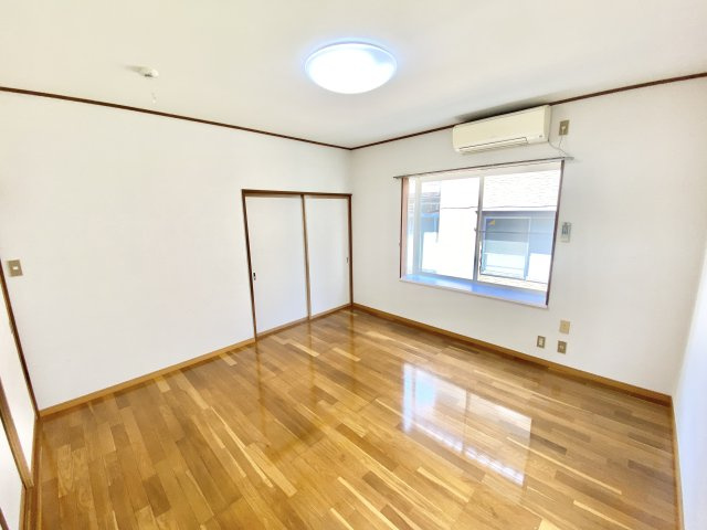 コーポ・アルファの居間・リビング|こちらのリビングで趣味の時間をお楽しみください