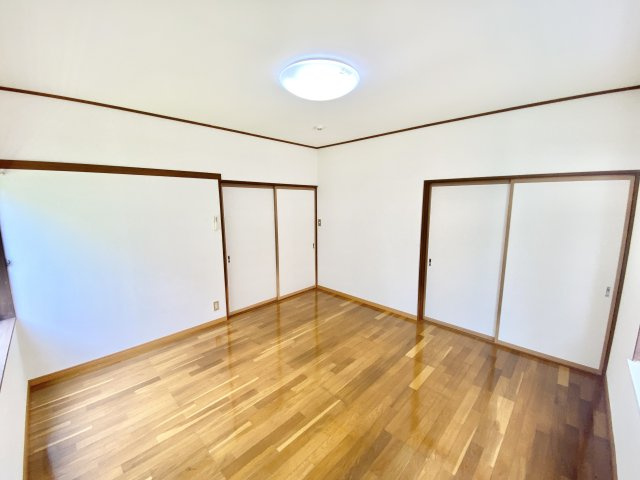 コーポ・アルファの居間・リビング|こちらのリビングで趣味の時間をお楽しみください