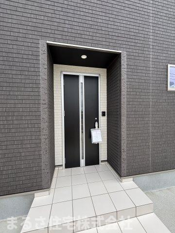 恒久モデルハウス　ZEH新築の玄関