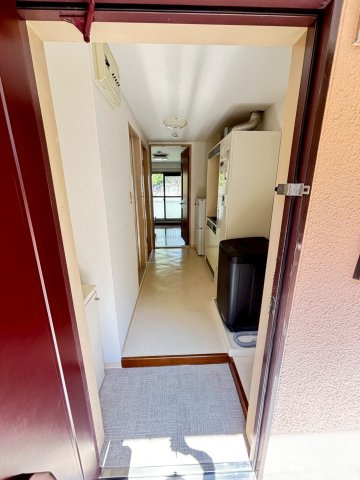 司ハイツの玄関