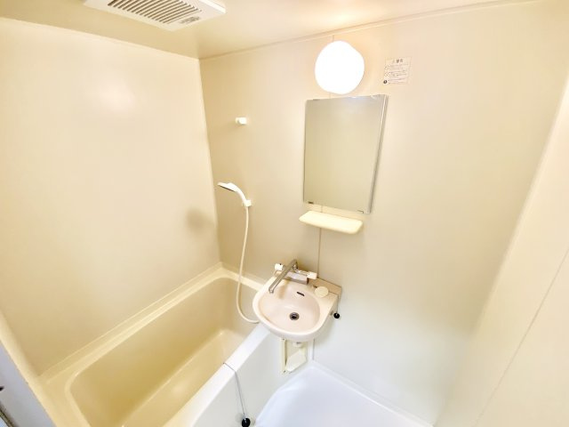 ドミール中貫の浴室|コンパクトで使いやすいお風呂です