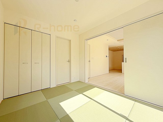 土浦市天川1丁目2期　新築戸建て　1号棟の和室|フローリングより衝撃が少ない和室は、ご両親のお部屋やキッズスペース、客間としても活用頂けます。