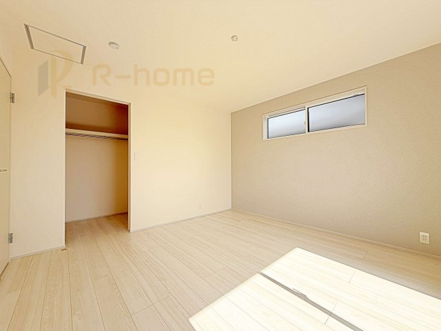 土浦市天川1丁目2期　新築戸建て　1号棟の洋室|アクセントクロスが映える2階洋室。収納便利なウォークインクローゼット付き♪