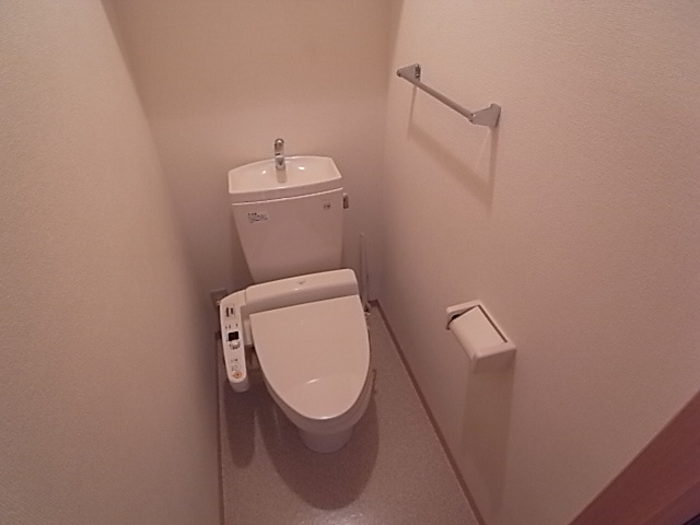 神戸市北区山田町下谷上字芝のアパートのトイレ|ウォッシュレット付トイレ