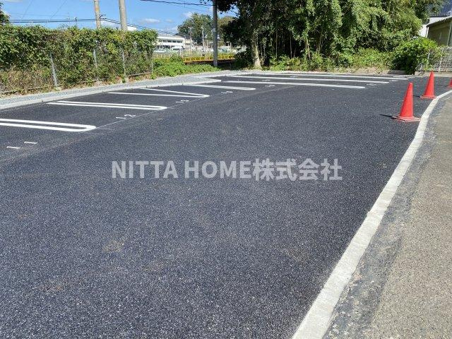 シャーメゾン　カーサ　デ　花音の駐車場|敷地内に駐車場もあります(*^^*)