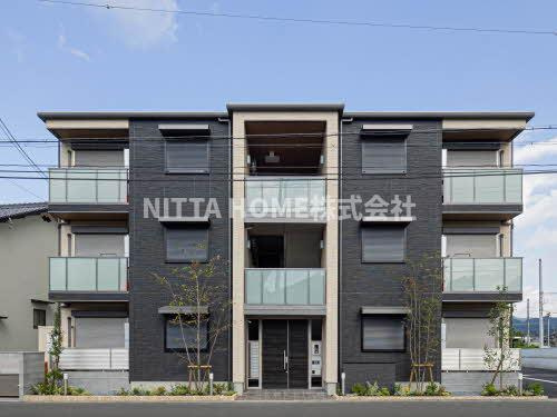 シャーメゾン　カーサ　デ　花音の外観|外部物置や宅配ＢＯＸを設置済み◇太陽光発電システム搭載♪