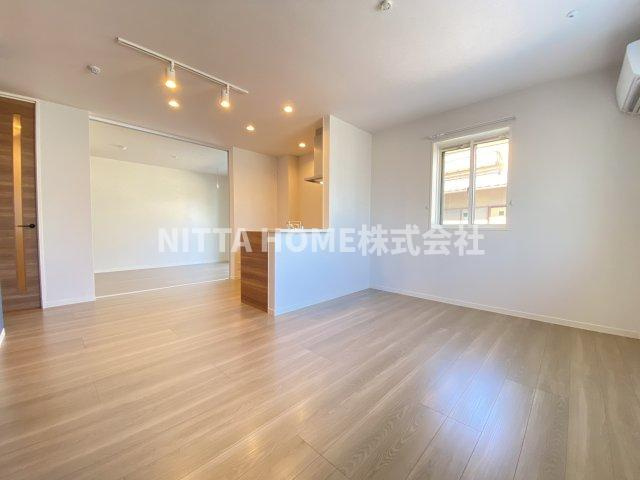 シャーメゾン　カーサ　デ　花音の居間・リビング|広いリビング１２．５帖です(*^_^*)