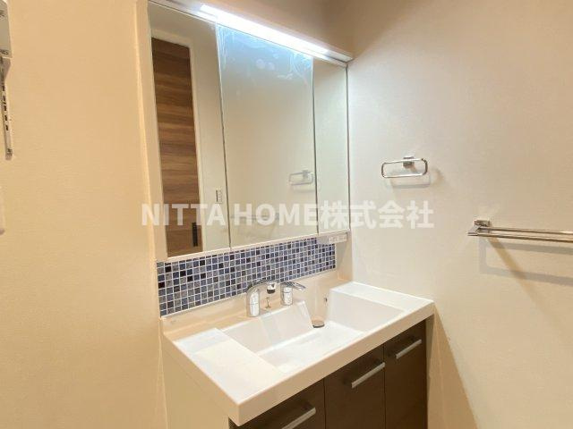 シャーメゾン　カーサ　デ　花音の独立洗面台|三面鏡付き洗面台もあります(*^^)v