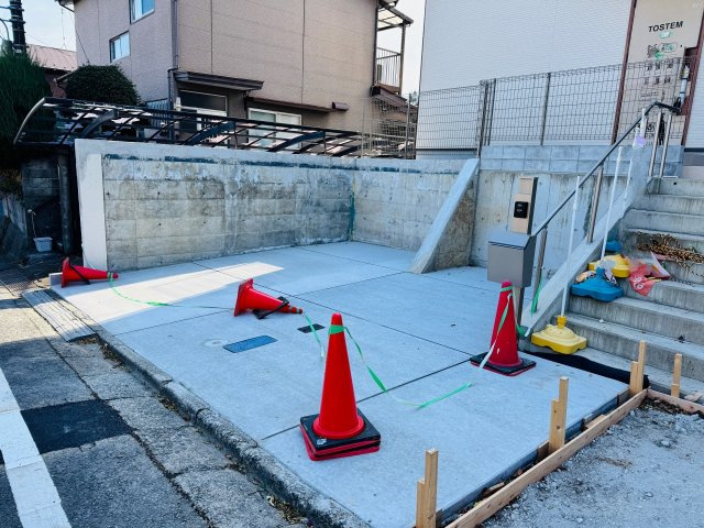 八王子市　元八王子町　新築一戸建て　６期の駐車場|～2台駐車可能なカースペース付き～