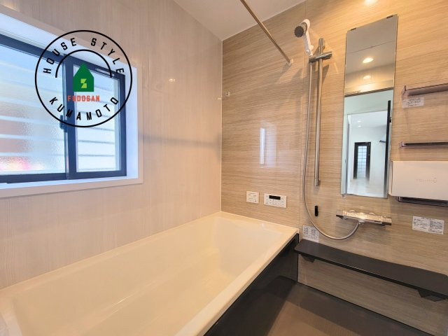 宇土市境目町第1-5棟（3号棟）の浴室|1日の疲れを癒してくれる広々バスルーム。雨の日のお洗濯にも大活躍な浴室乾燥機付です！