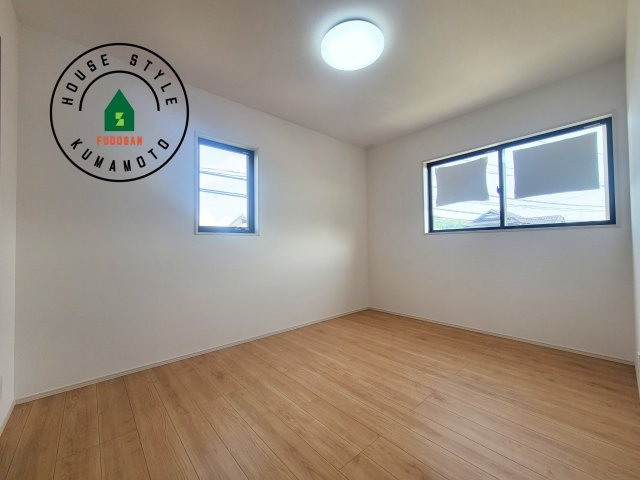宇土市境目町第1-5棟（3号棟）の洋室|採光良好な洋室は全居室、複層ガラスの遮熱効果と断熱効果で、一年中快適に過ごせます。