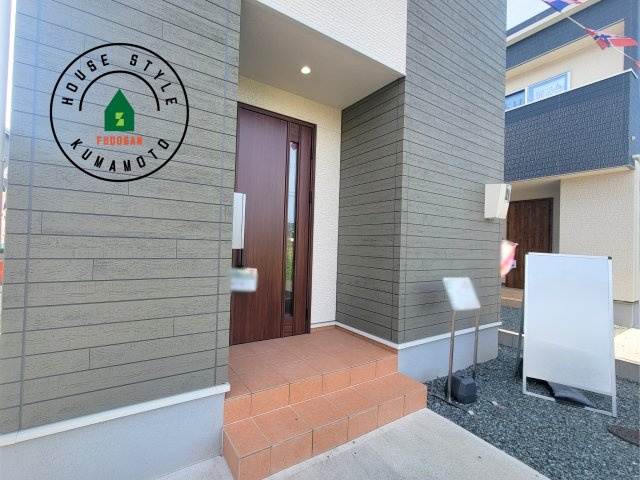 宇土市境目町第1-5棟（3号棟）の玄関|おでかけの時も帰った時も、「我が家」を最初に感じでもらえる素敵な空間に。