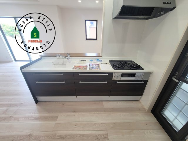 宇土市境目町第1-5棟（3号棟）のキッチン|ご家族を近くに感じられる対面キッチンのLDK。会話もはずみそうですね。