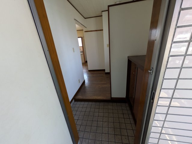 第8野本ビルの玄関