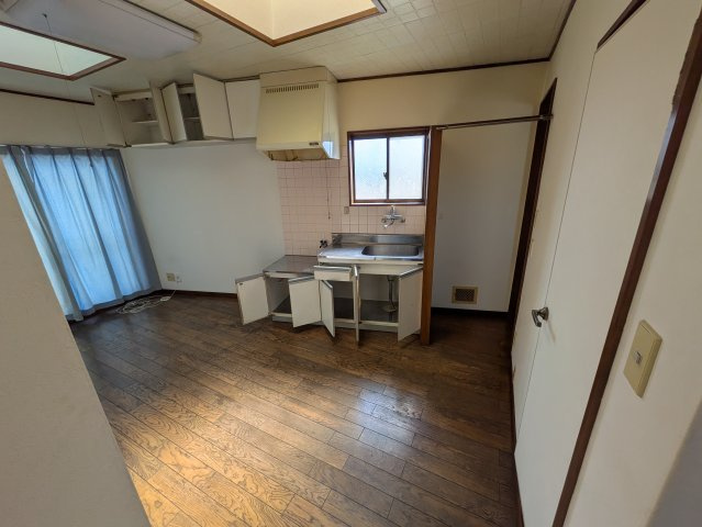 第8野本ビルの居間・リビング