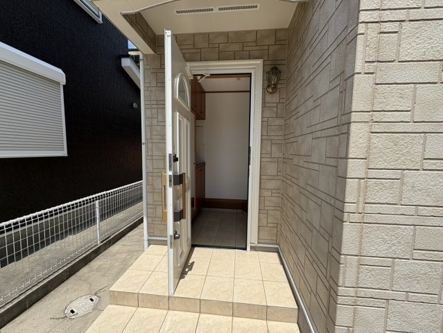 神戸市西区玉津町今津戸建の玄関
