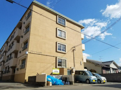 グリーンハイム山口の駐車場