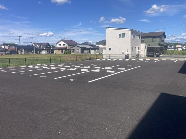 El alivio A棟の駐車場