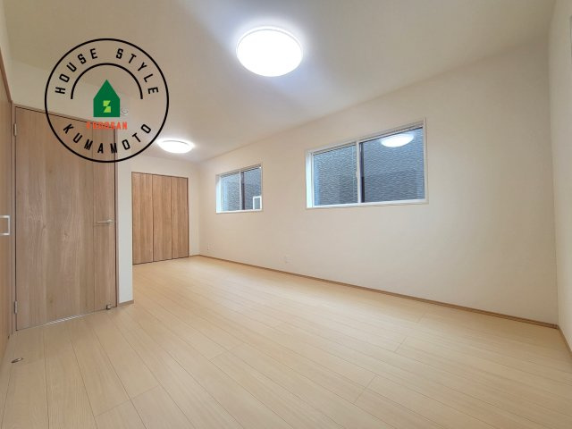 玉名市松木第2-3棟（1号棟）の寝室|主寝室には収納力に優れたクローゼットがありますので、お部屋もすっきり片付きます。