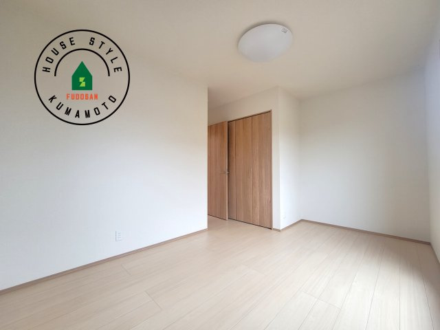 玉名市松木第2-3棟（1号棟）の子供部屋|穏やかな光が差し込む室内には、穏やかな時間が流れます。