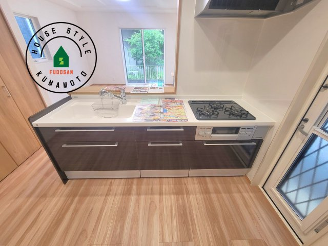 玉名市松木第2-3棟（1号棟）のキッチン|ご家族を近くに感じられる対面キッチンのLDK。会話もはずみそうですね。