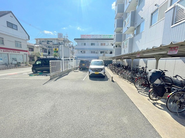 レクシア上新庄の駐車場